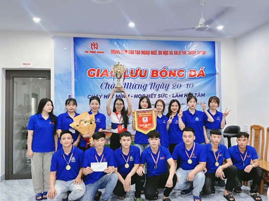 Lễ trao giải cho đội xuất sắc nhất